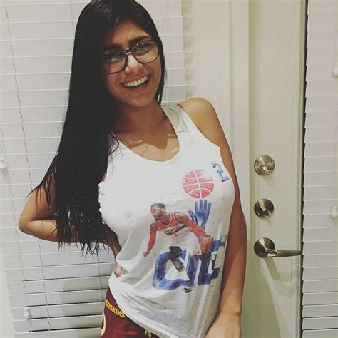 70+ Hot Pictures Of Mia Khalifa Are Delight For Fans